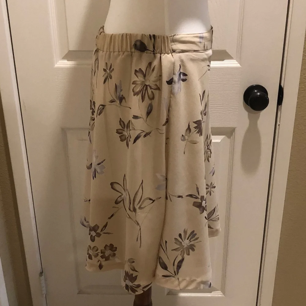 Cute Halo skirt in EUC